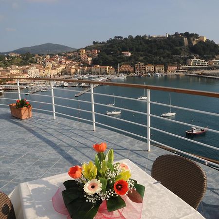 Hotel Plaza Porto Azzurro Esterno foto