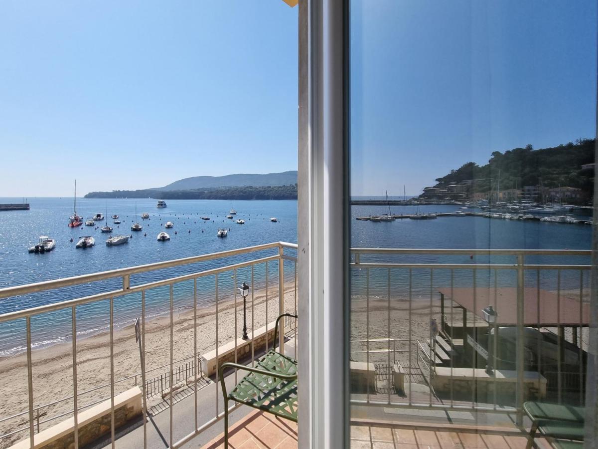 Hotel Plaza Porto Azzurro Esterno foto