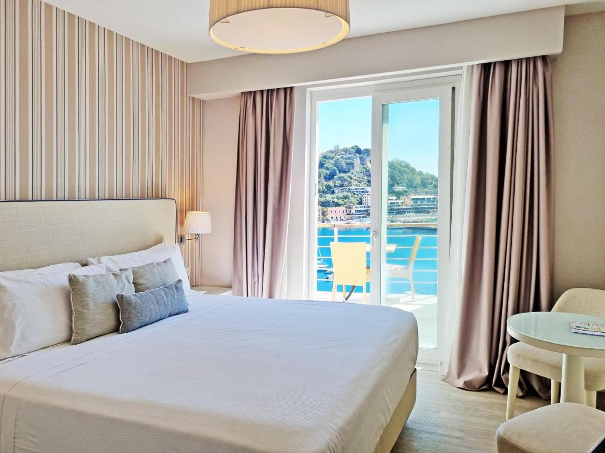 Hotel Plaza Porto Azzurro Esterno foto