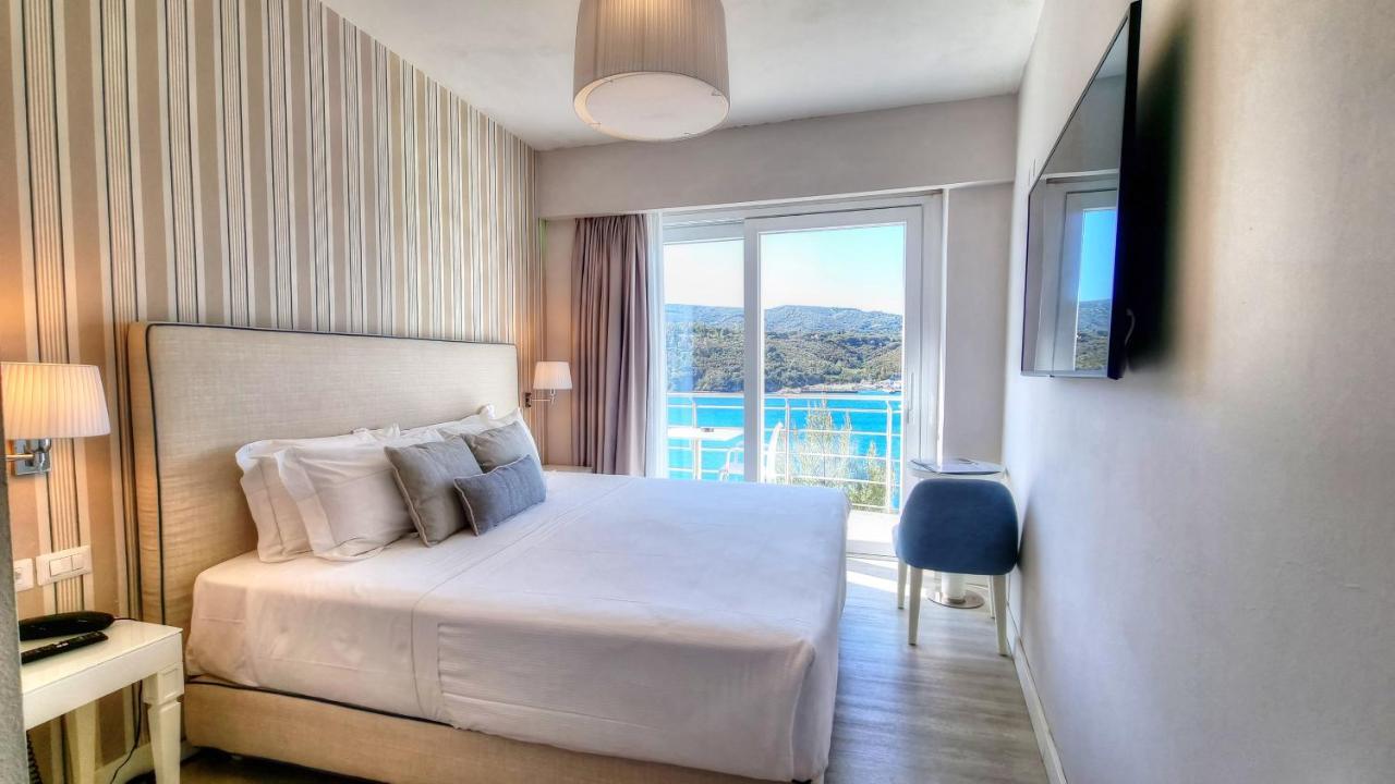 Hotel Plaza Porto Azzurro Esterno foto