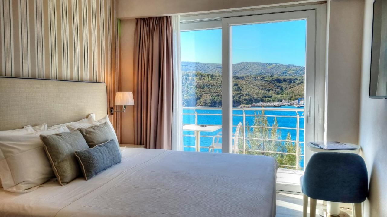 Hotel Plaza Porto Azzurro Esterno foto