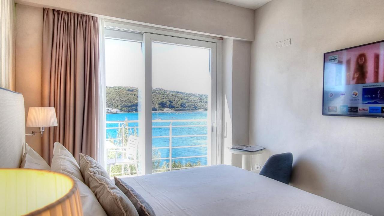 Hotel Plaza Porto Azzurro Esterno foto