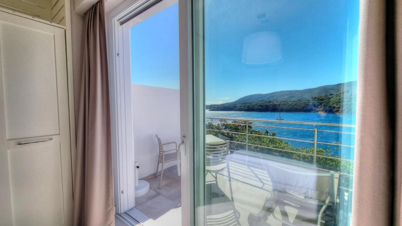 Hotel Plaza Porto Azzurro Esterno foto
