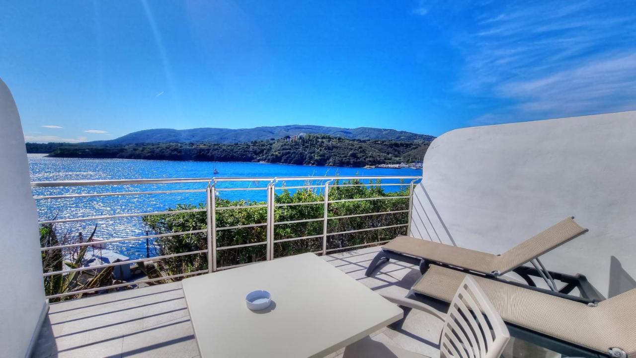 Hotel Plaza Porto Azzurro Esterno foto