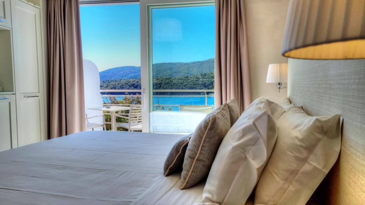 Hotel Plaza Porto Azzurro Esterno foto