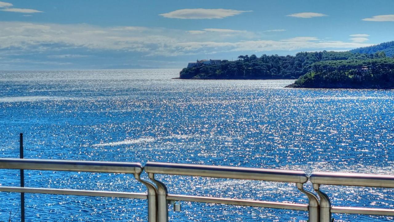 Hotel Plaza Porto Azzurro Esterno foto