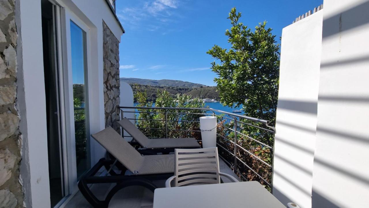 Hotel Plaza Porto Azzurro Esterno foto