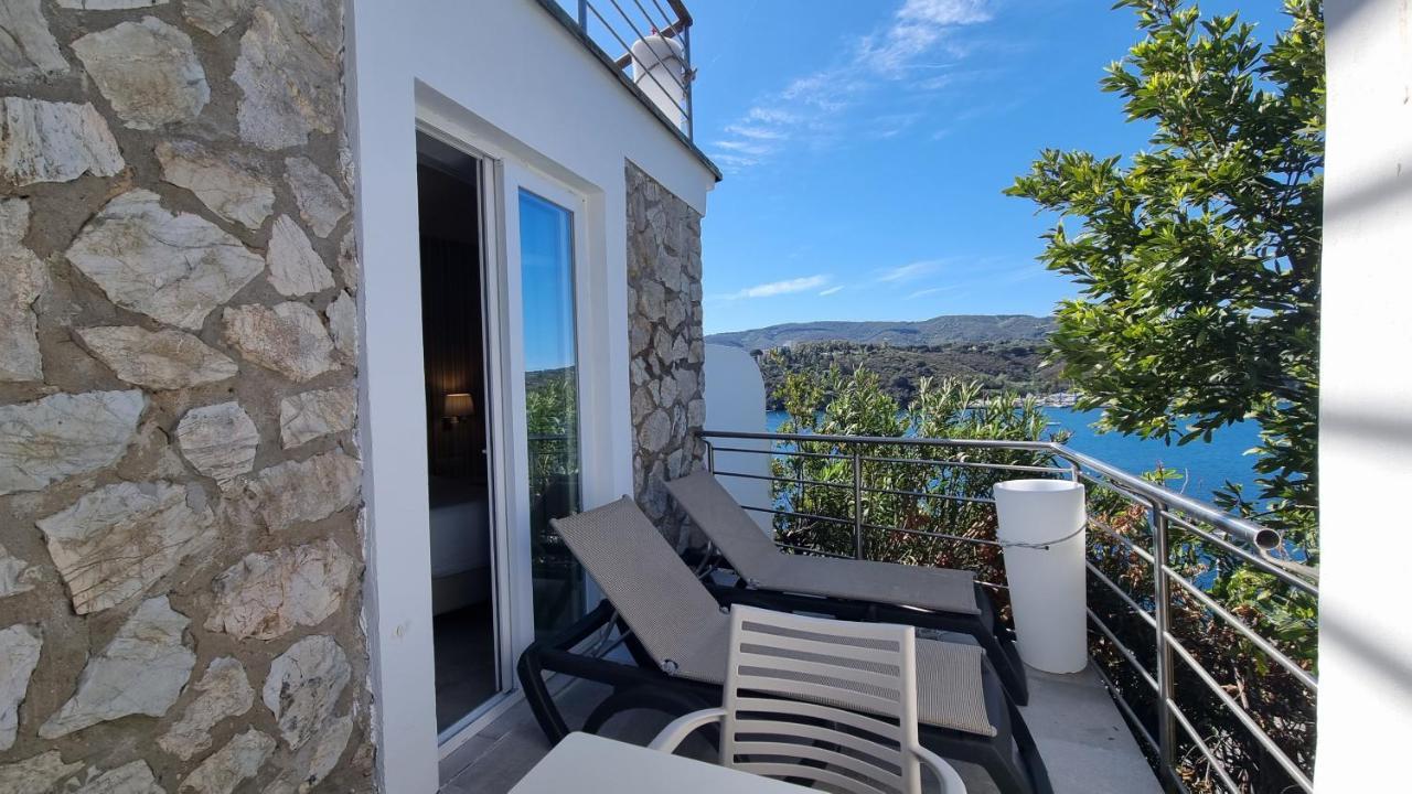 Hotel Plaza Porto Azzurro Esterno foto