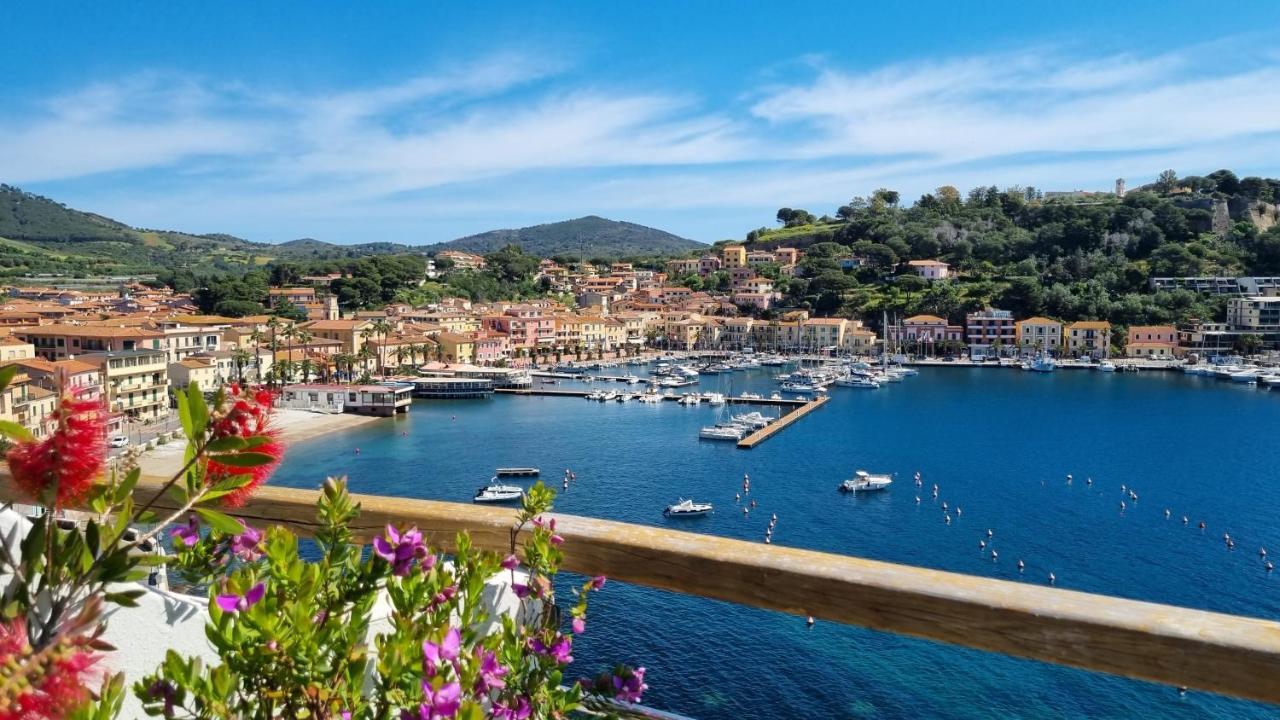 Hotel Plaza Porto Azzurro Esterno foto