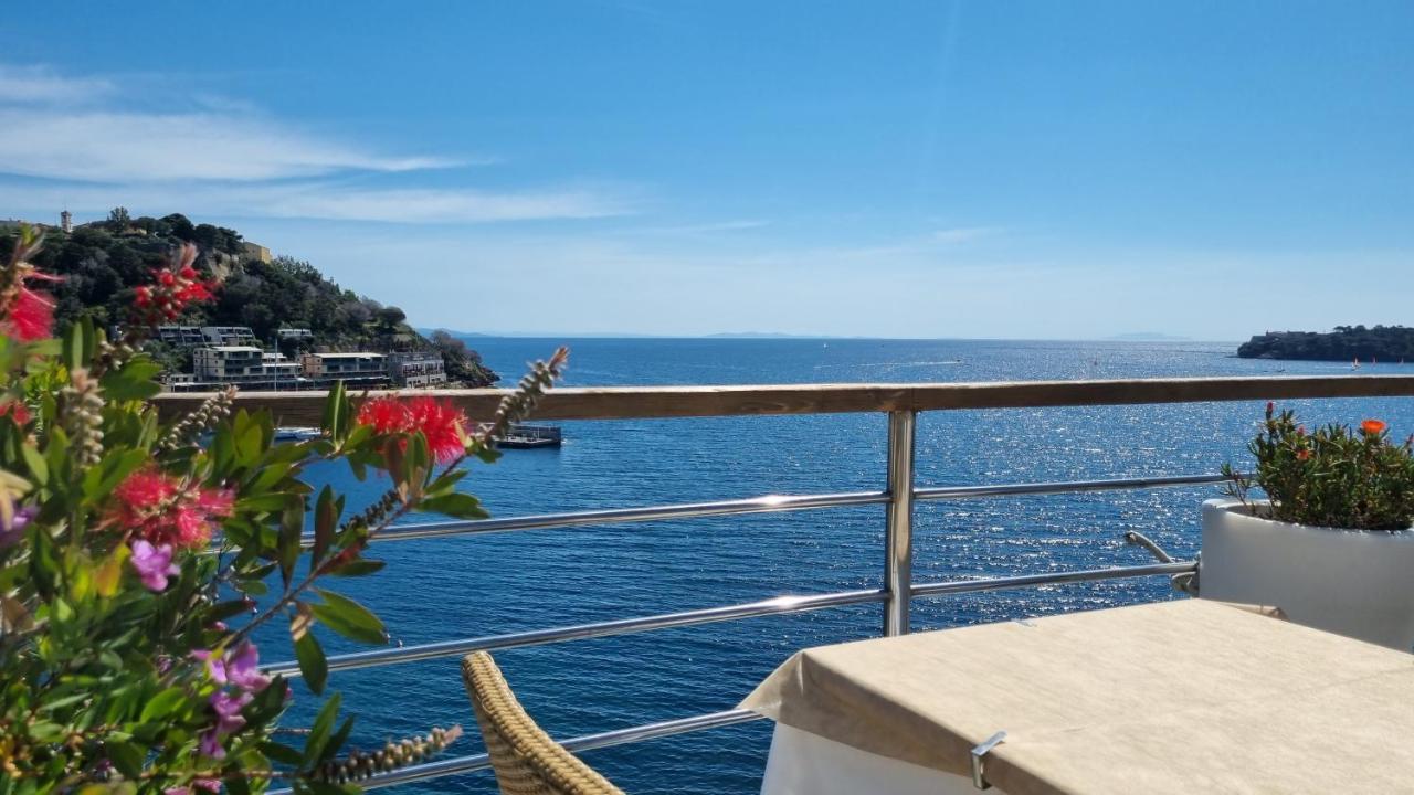 Hotel Plaza Porto Azzurro Esterno foto