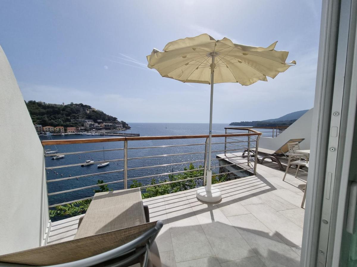 Hotel Plaza Porto Azzurro Esterno foto