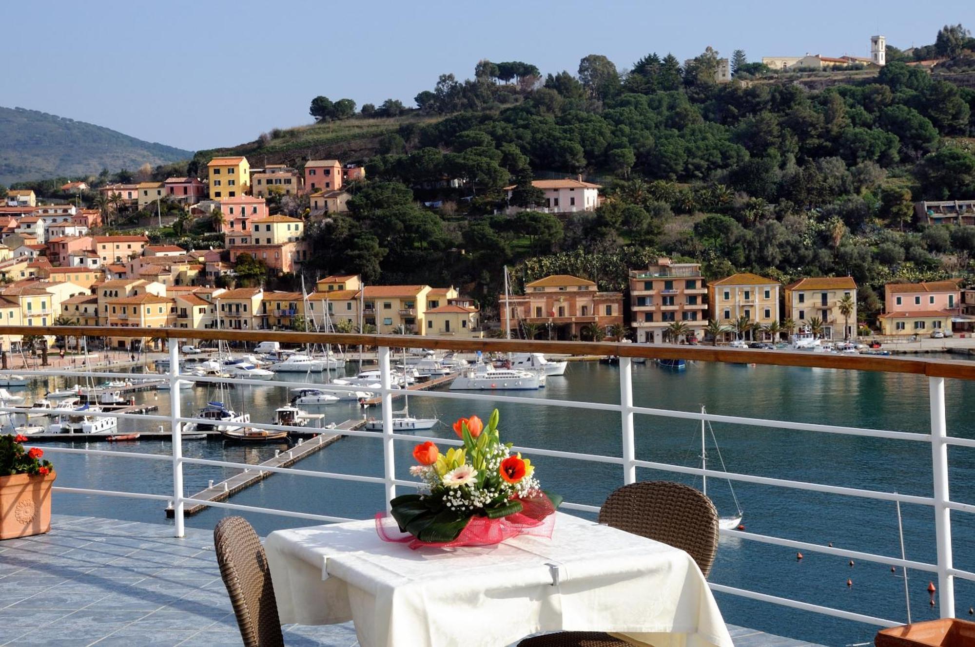 Hotel Plaza Porto Azzurro Esterno foto