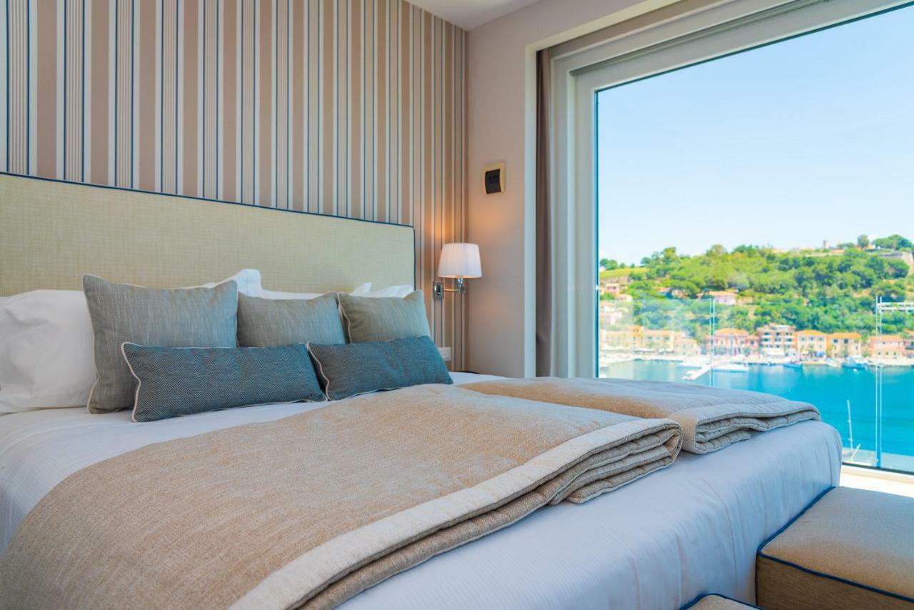 Hotel Plaza Porto Azzurro Esterno foto
