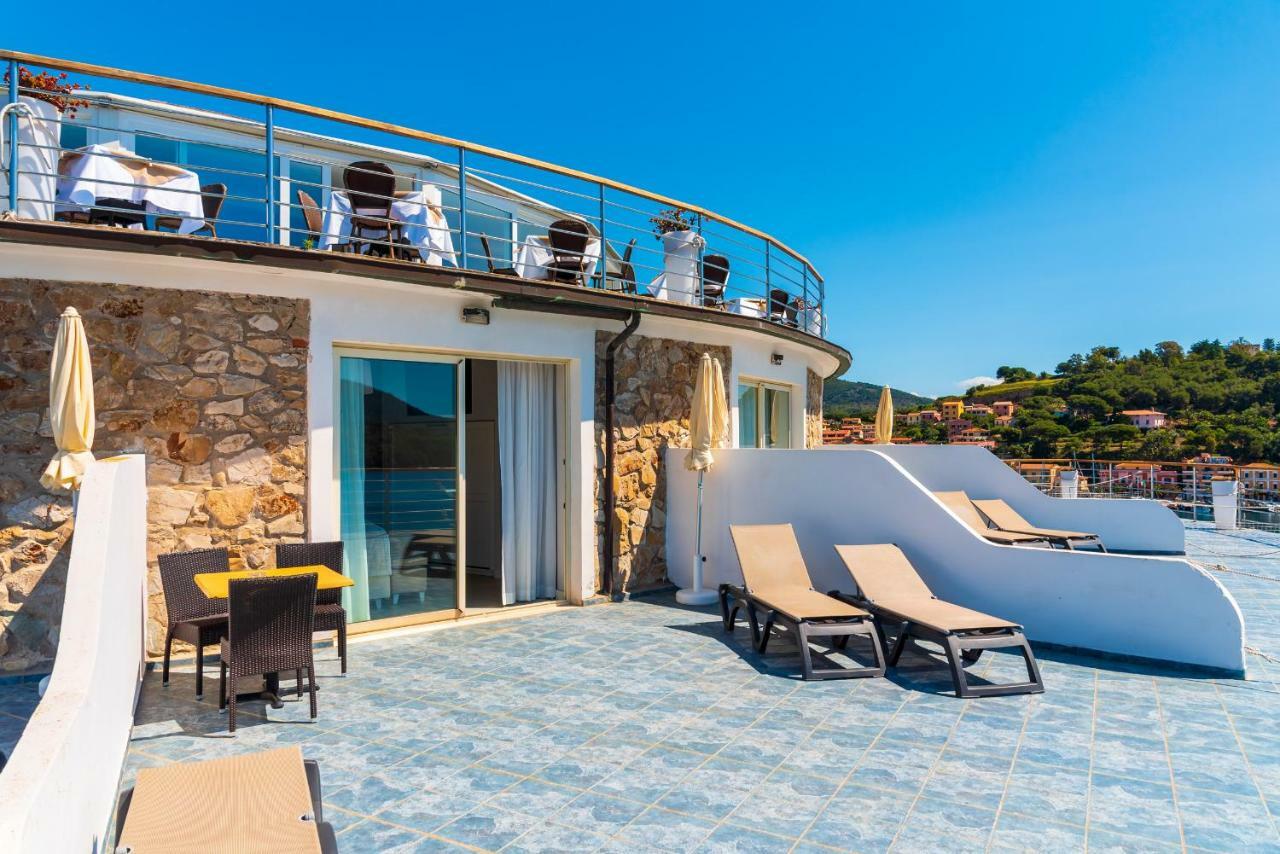 Hotel Plaza Porto Azzurro Esterno foto